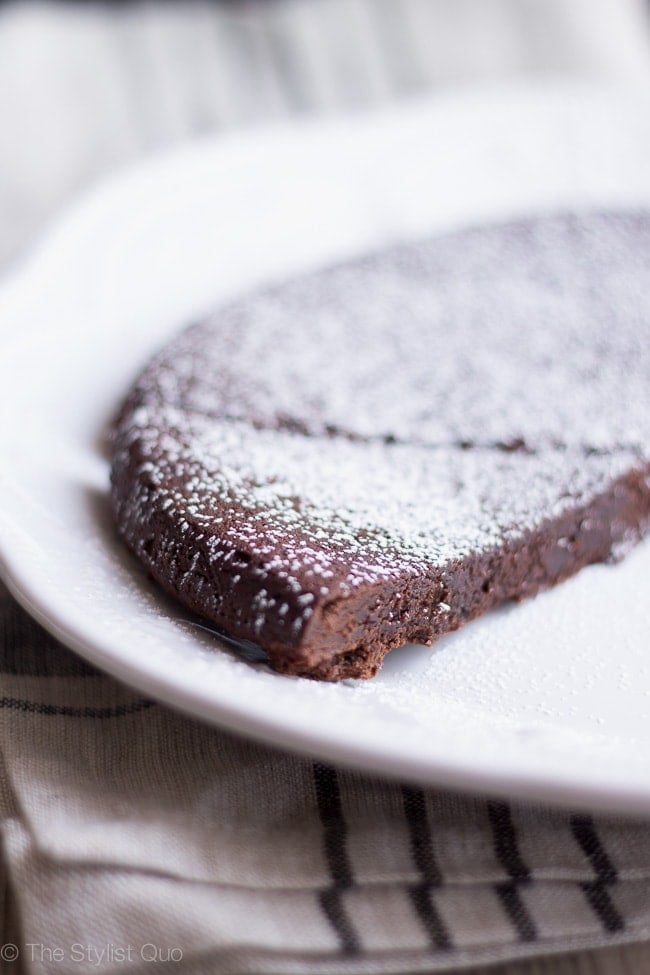 Flourless Chocolate Cake / The Stylist Quo
