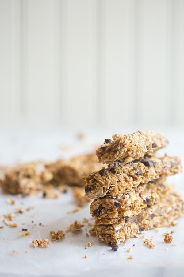 Peanut butter chocolate chip protein granola bars - so easy, quick, and perfect for pregnancy (and everyone else, too, of course!) // 40 Aprons