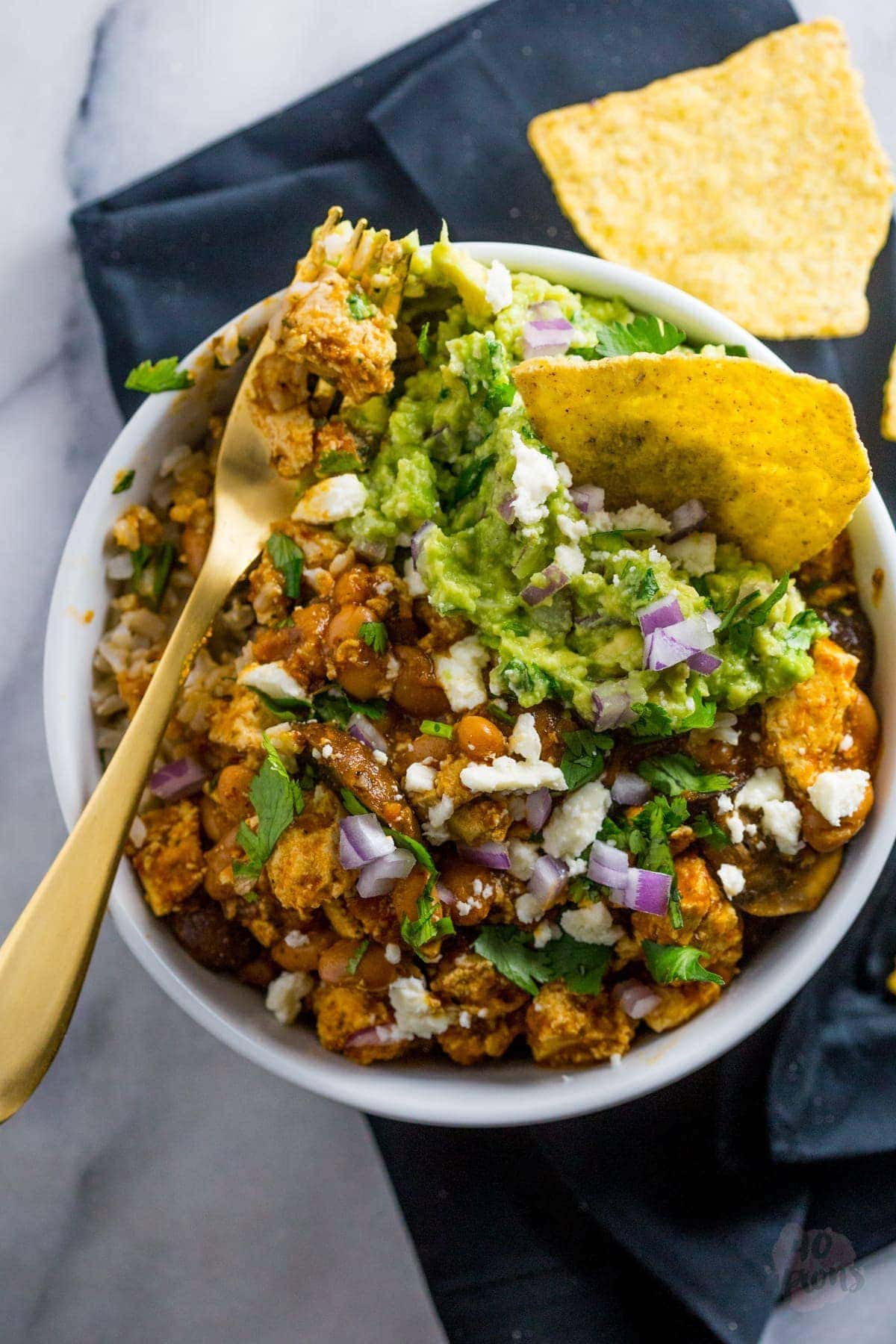 Tofu sofritas bowl - spicy, smoky, and totally vegetarian (and vegan!). You won't miss the meat. at. all. Tofu for tofu haters! // 40 Aprons