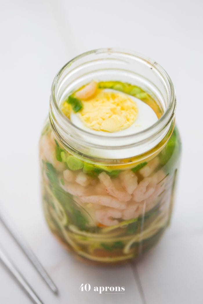 Whole30 snack cup zoodles: zucchini noodles with vegetables and shrimp in a mason jar